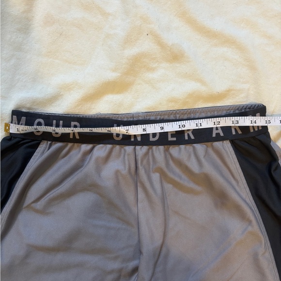 Under Armour Ladies Athletic shorts in grey/black - Picture 5 of 6